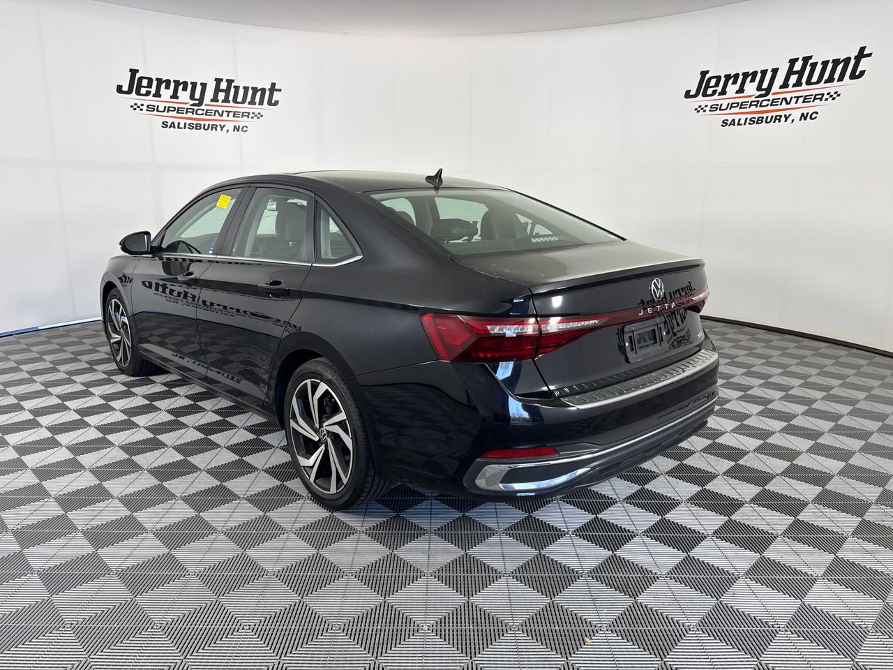 Used 2025 Volkswagen Jetta SEL image 8