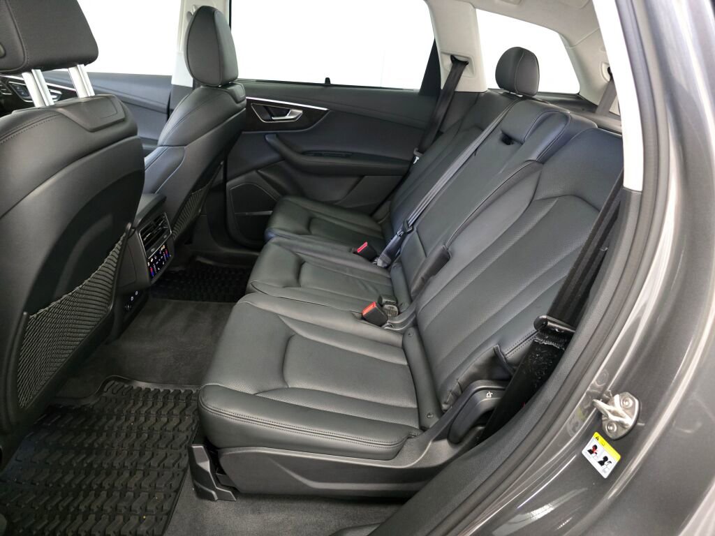 Used 2023 Audi Q7 3.0T Prestige image 18