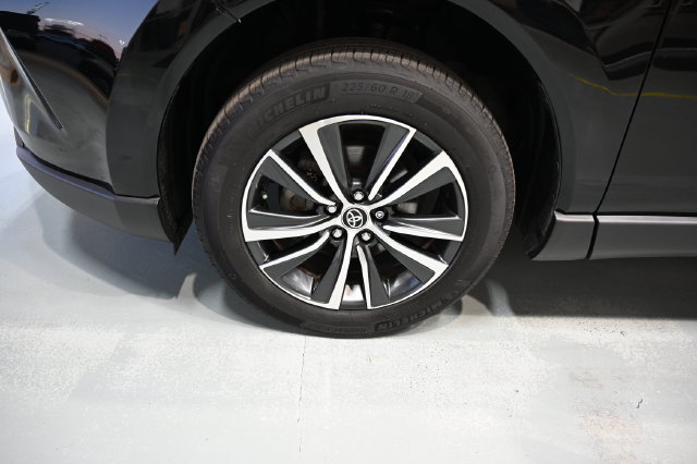 Used 2023 Toyota Venza LE AWD/4WD image 29