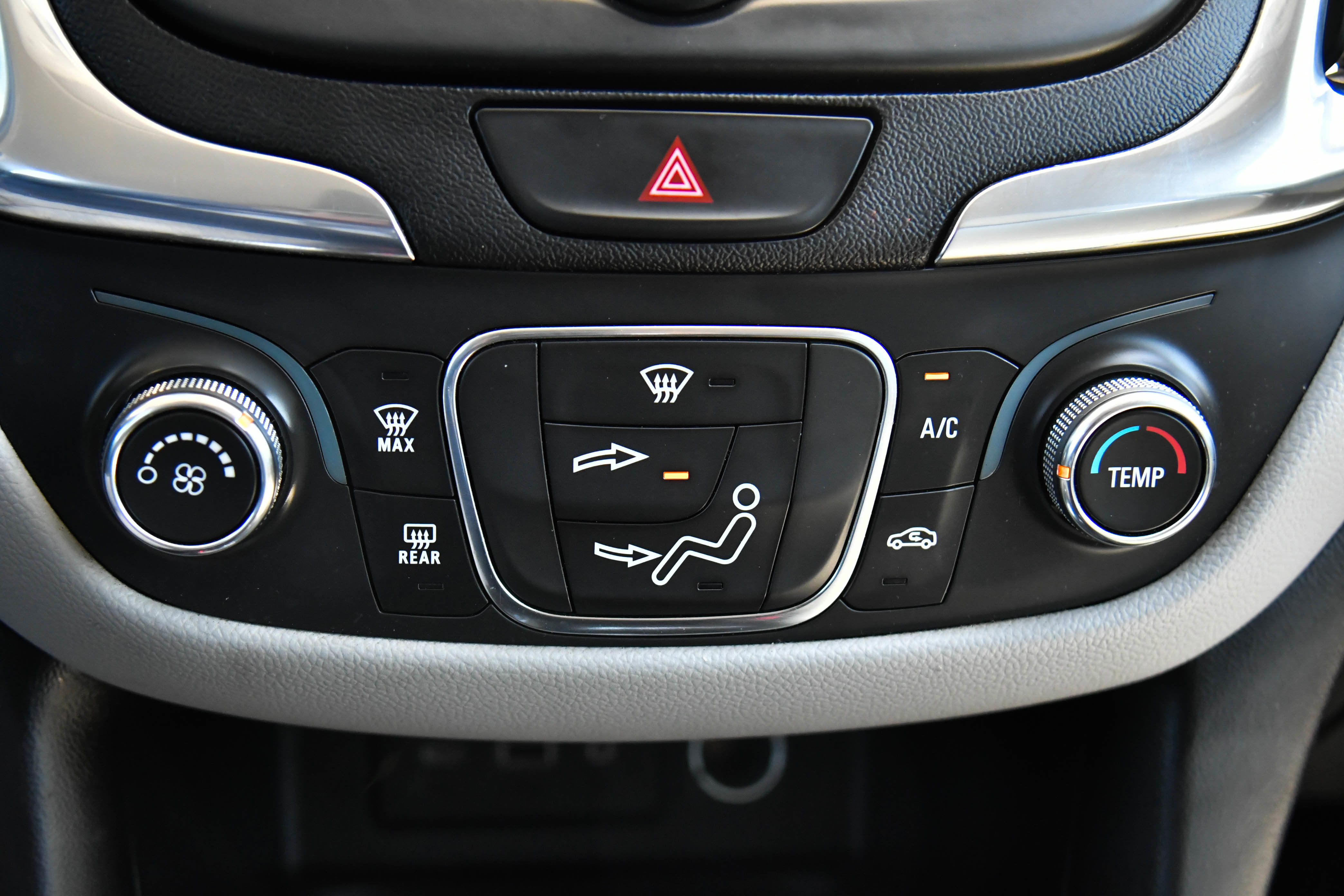 Used 2021 Chevrolet Equinox LS FWD image 19