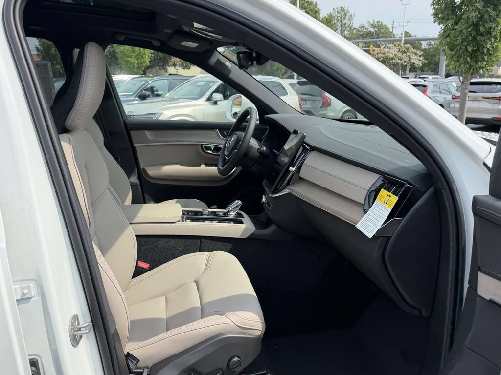 New 2026 Volvo XC90 T8 Plus w/ Protection Package Premier AWD/4WD image 11