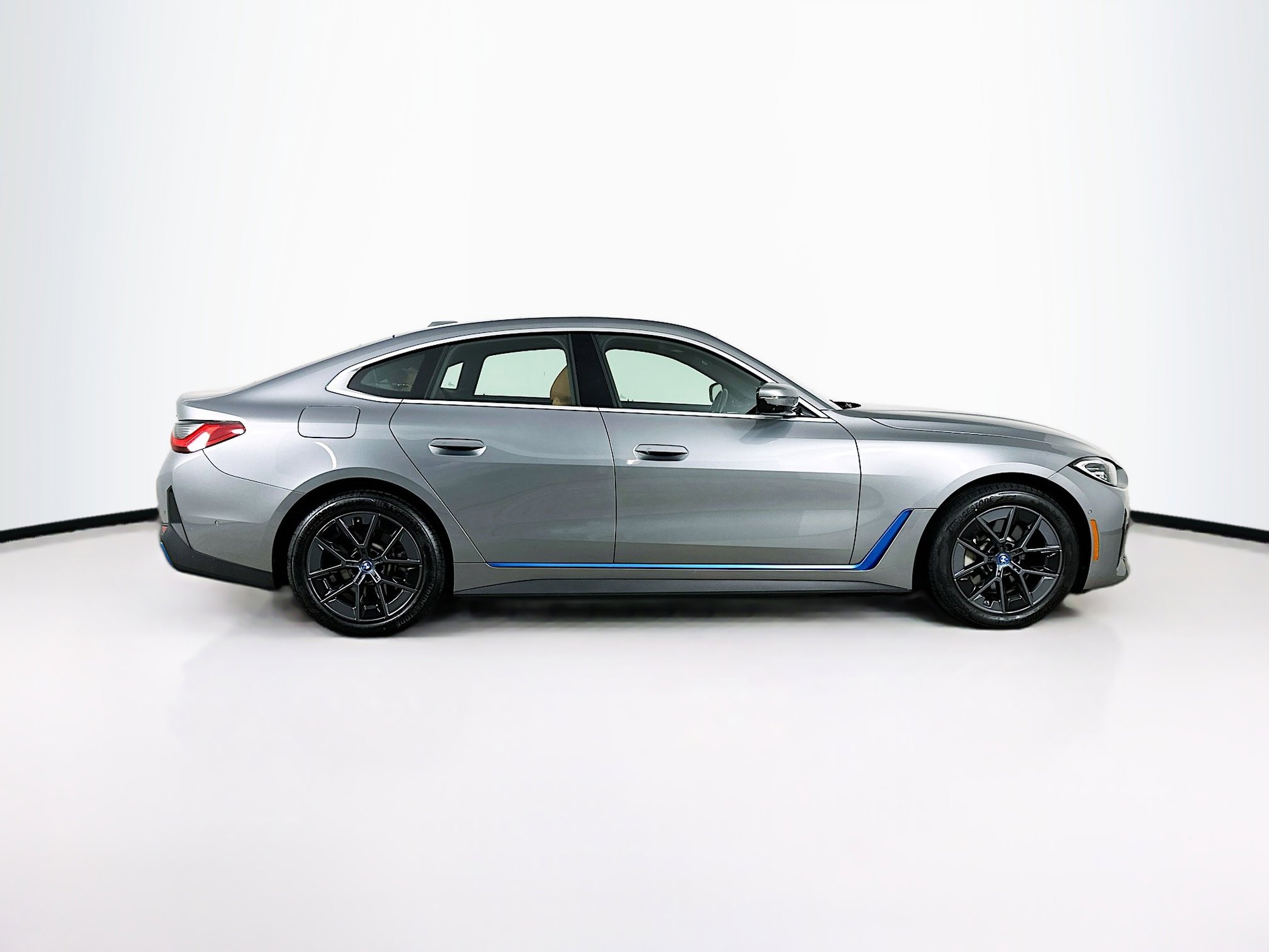 Used 2023 BMW i4 eDrive35 RWD image 10