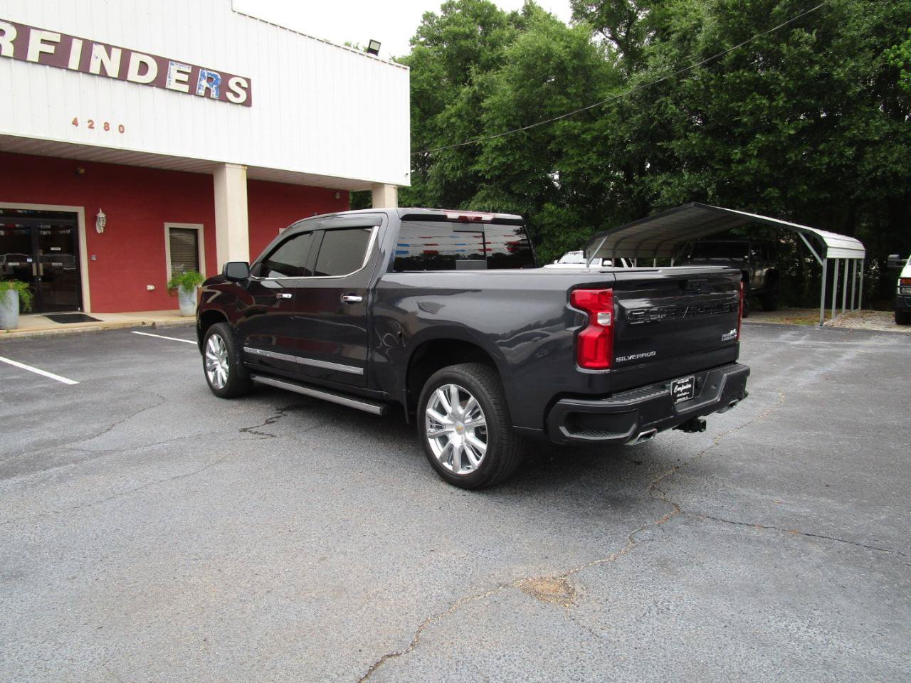 Used 2023 Chevrolet Silverado 1500 High Country w/ Technology Package AWD/4WD image 3