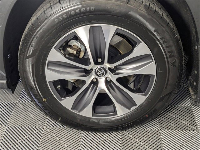 Used 2023 Toyota Highlander XLE image 8