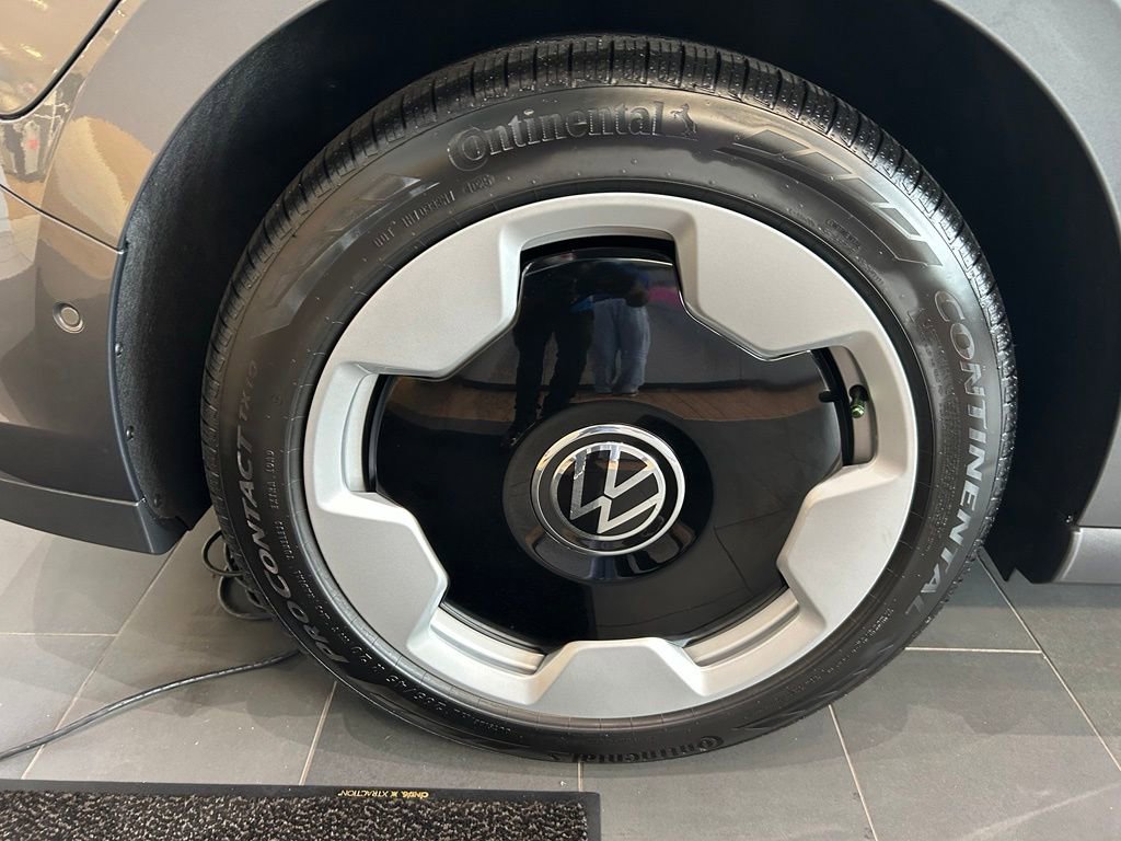 New 2025 Volkswagen ID. Buzz Pro S Plus AWD/4WD image 25