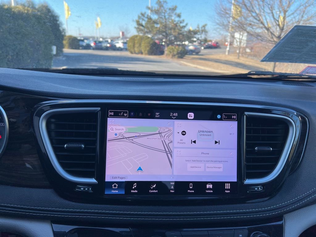 Used 2023 Chrysler Pacifica Limited image 18