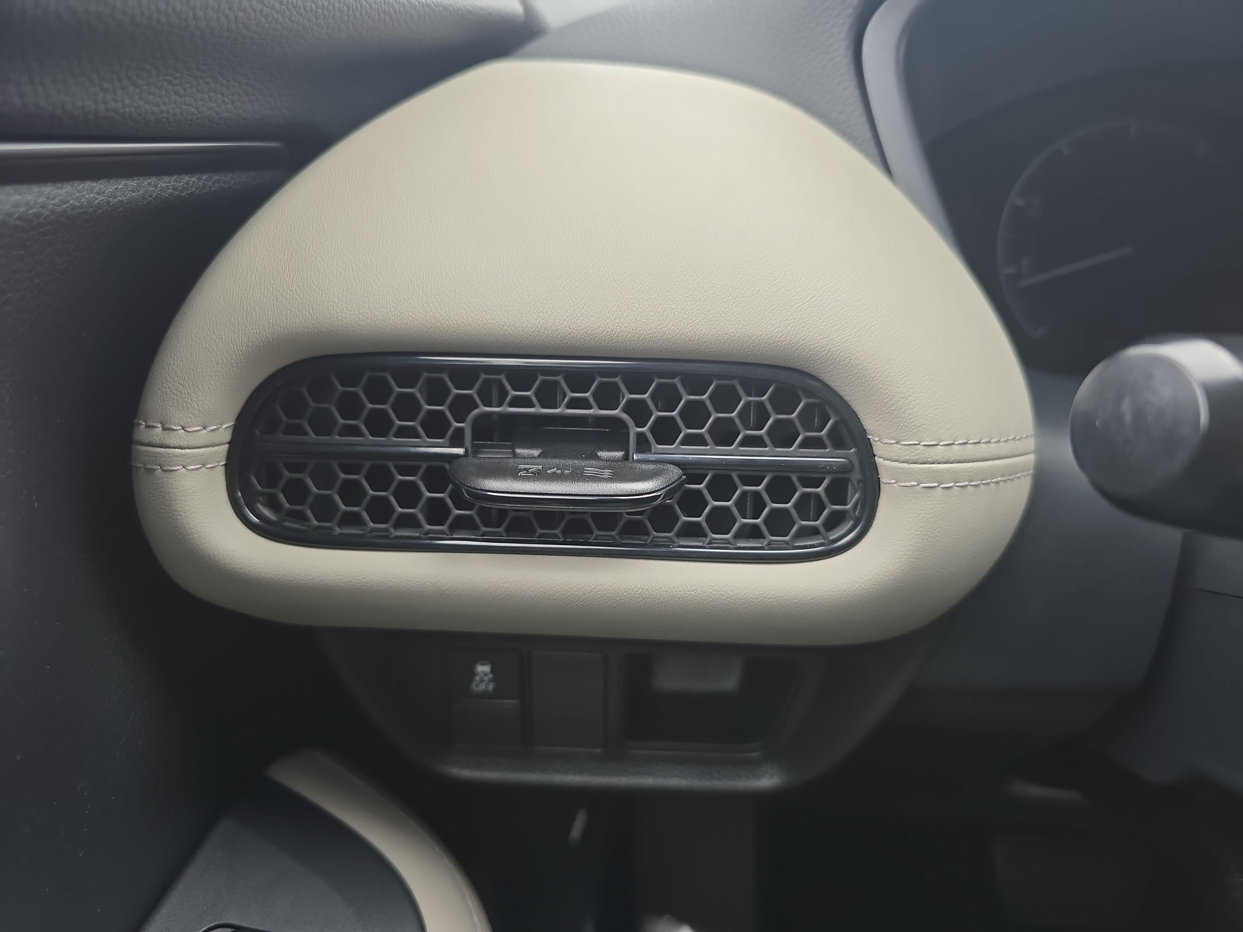 Certified 2025 Honda HR-V LX image 24