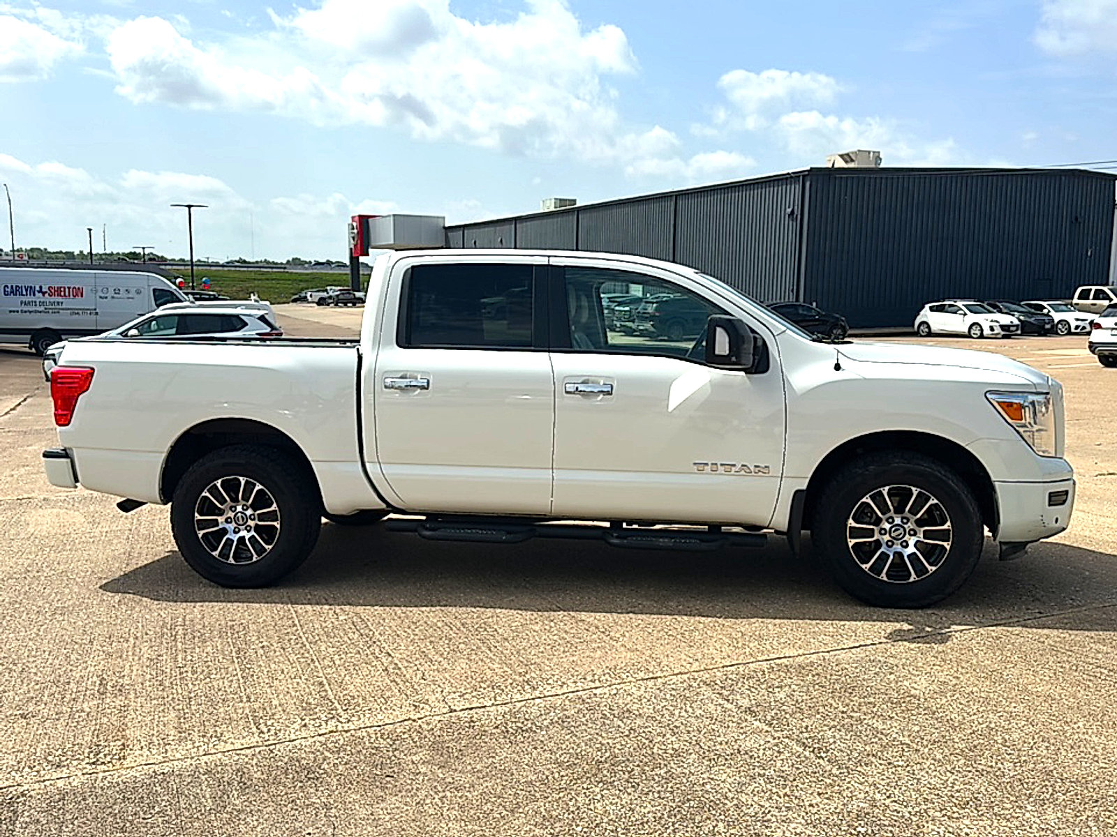 Used 2021 Nissan Titan SV w/ SV Convenience Package AWD/4WD image 9
