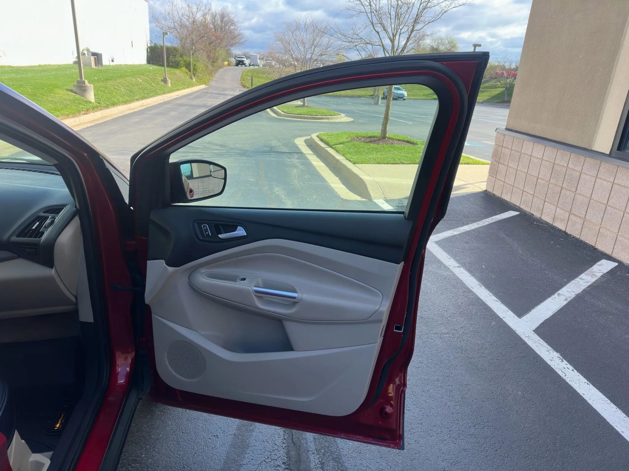 Used 2015 Ford Escape SE image 15