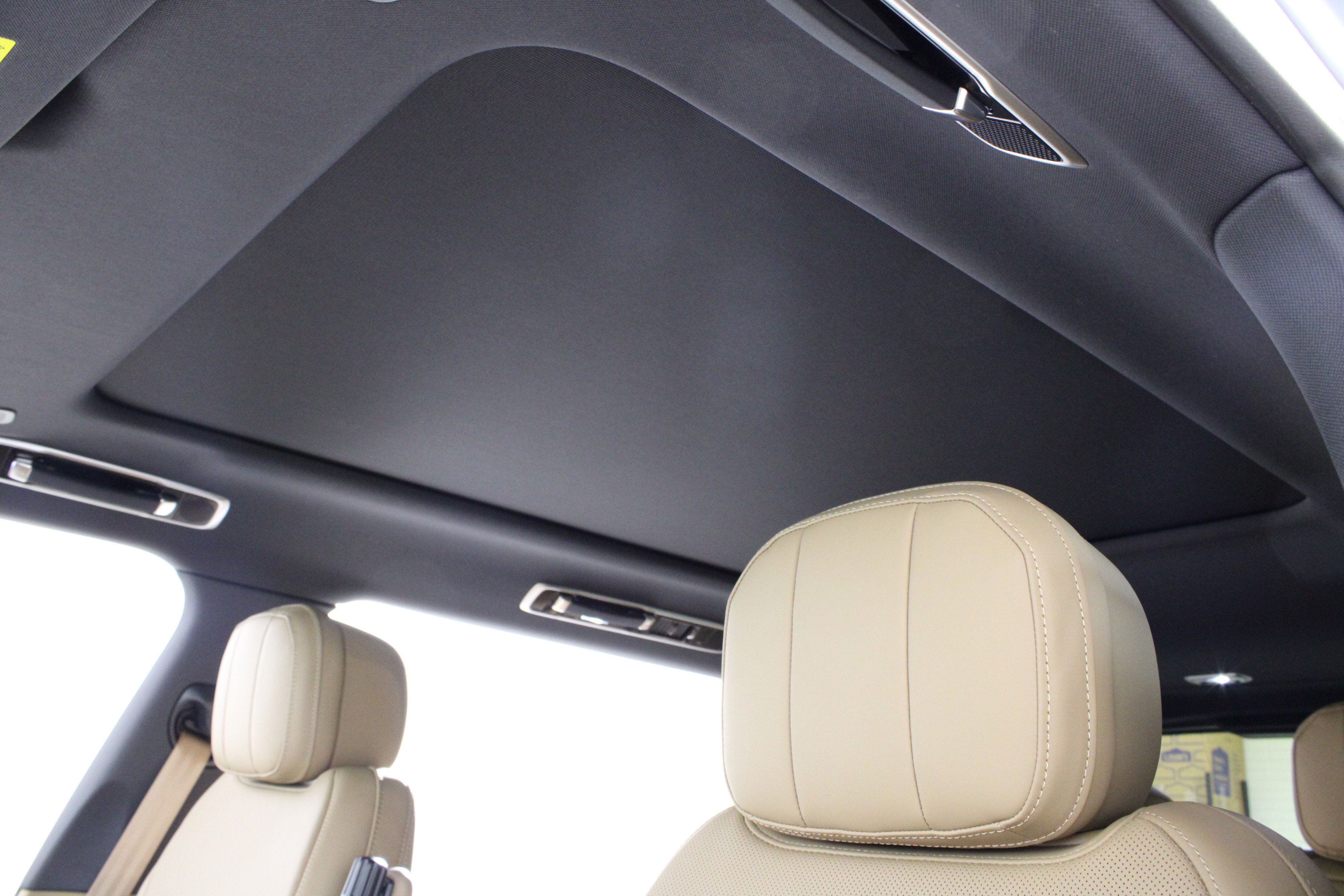 New 2026 Land Rover Range Rover Long Wheelbase SE image 23