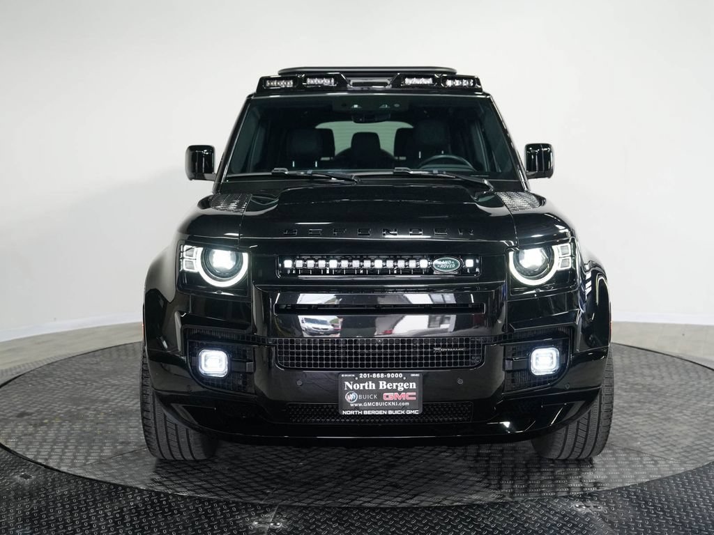 Used 2023 Land Rover Defender 130 X-Dynamic SE AWD/4WD image 2