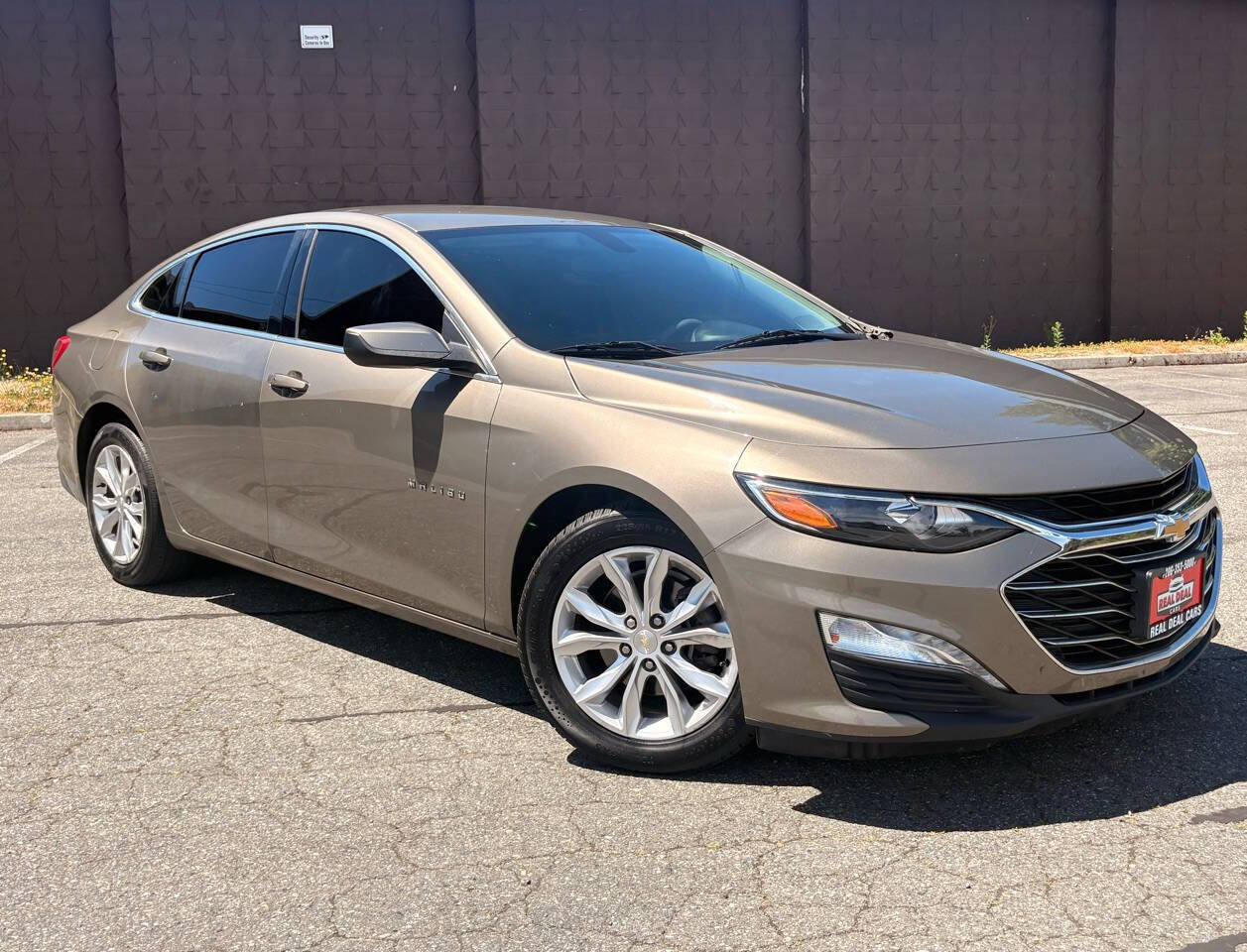 Used 2020 Chevrolet Malibu LT FWD image 2
