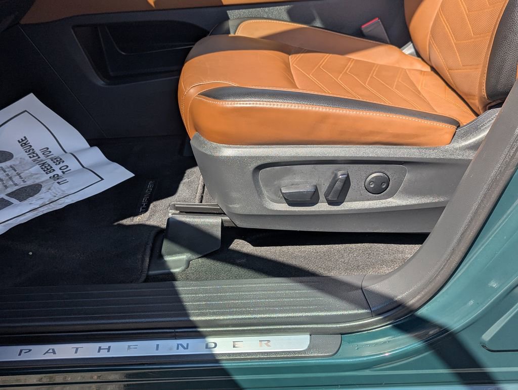 Used 2023 Nissan Pathfinder Platinum image 23