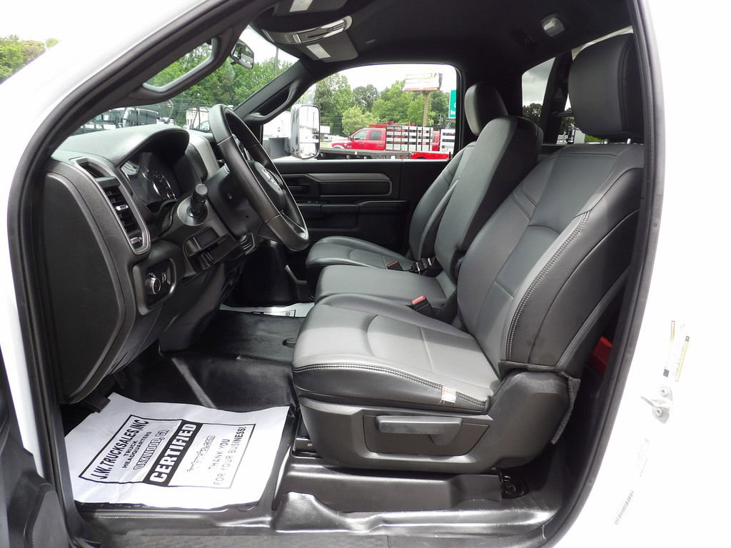 Used 2022 RAM 4500 Tradesman RWD image 17