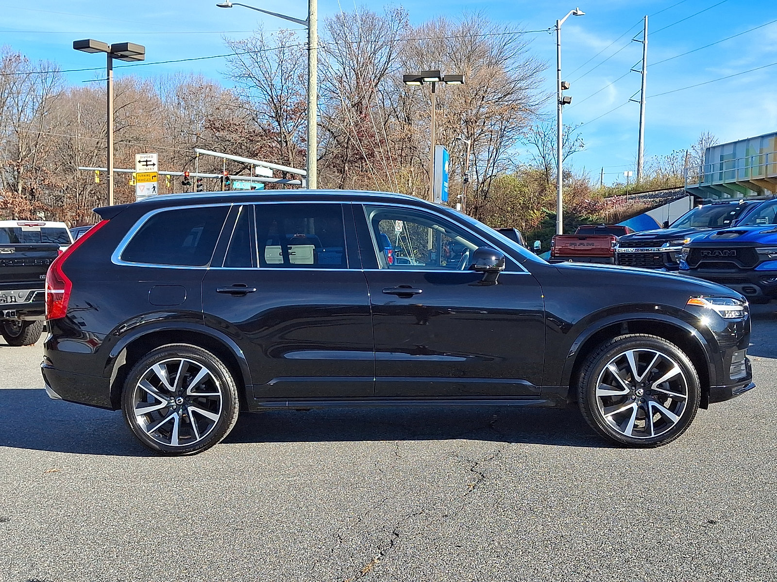 Used 2020 Volvo XC90 T6 Momentum w/ Protection Package Premier image 7