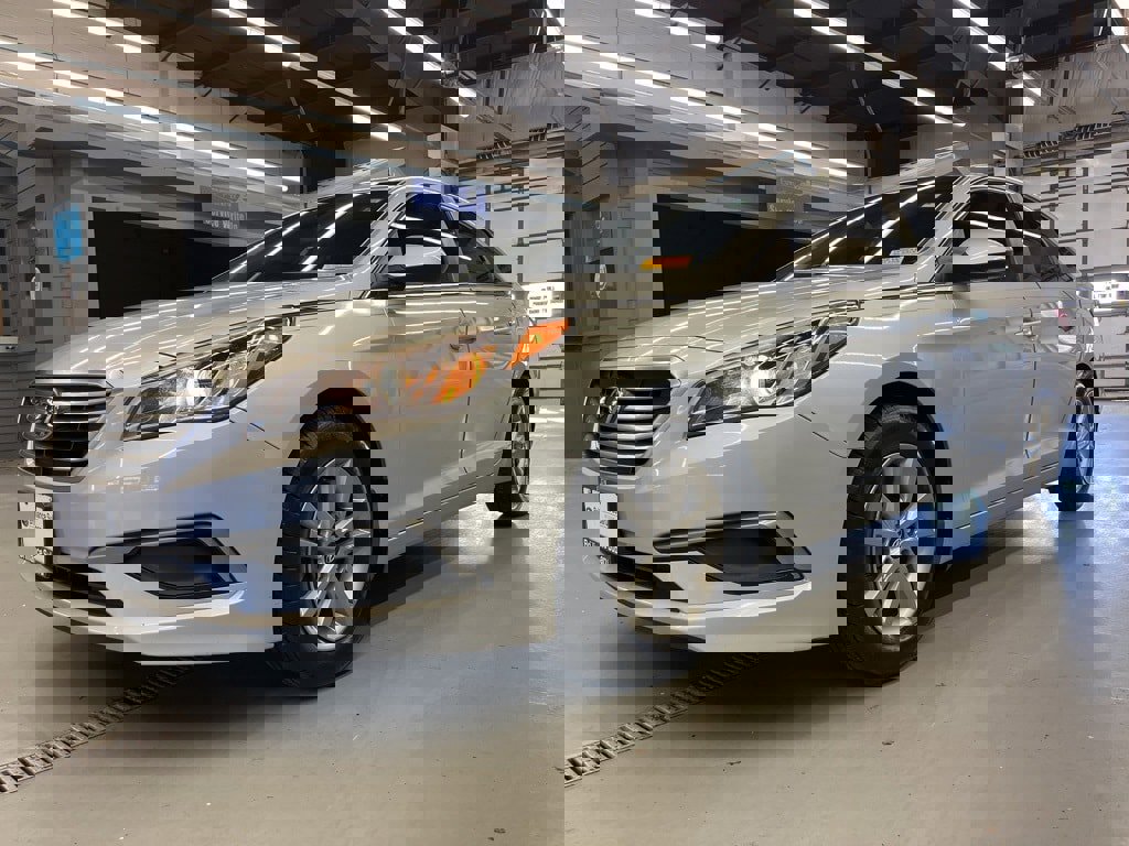 Used 2016 Hyundai Sonata SE w/ Cargo Package image 3