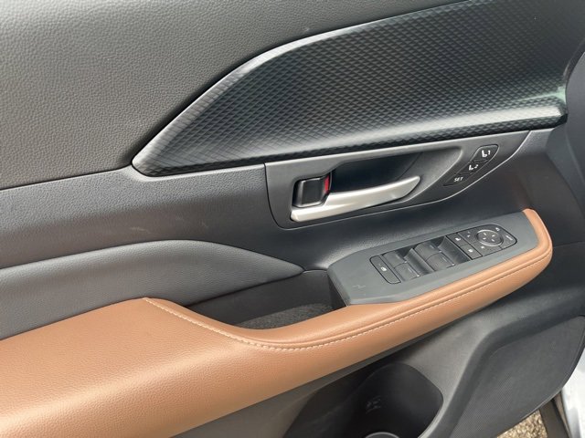 Used 2026 Toyota Grand Highlander AWD Hybrid image 13