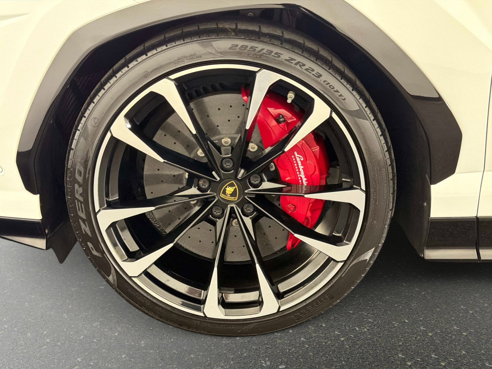 Used 2019 Lamborghini Urus image 11