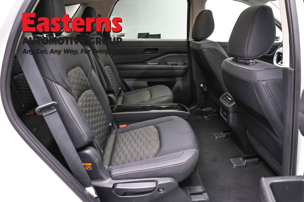 Used 2023 Nissan Pathfinder SV w/ SV Premium Package AWD/4WD image 24