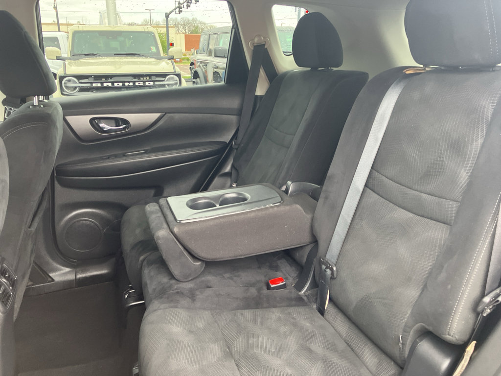 Used 2016 Nissan Rogue SV image 31