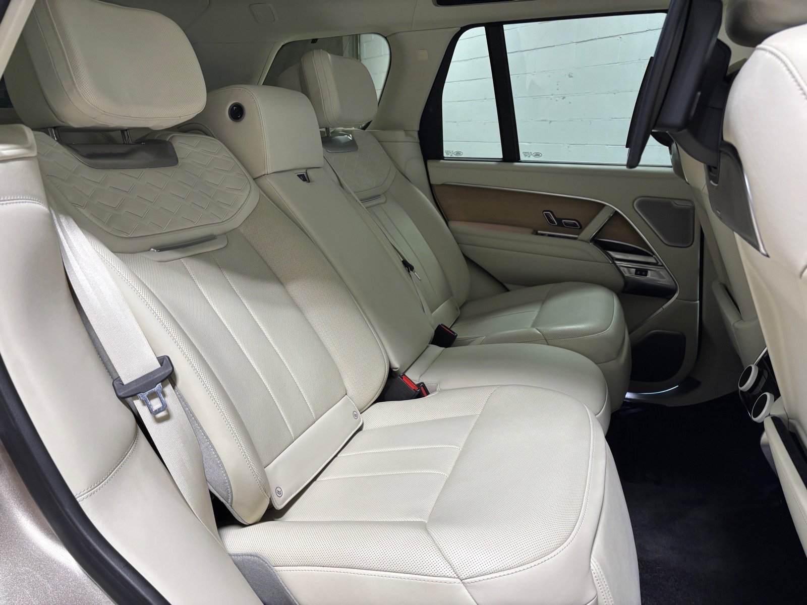 Used 2023 Land Rover Range Rover SV AWD/4WD image 39