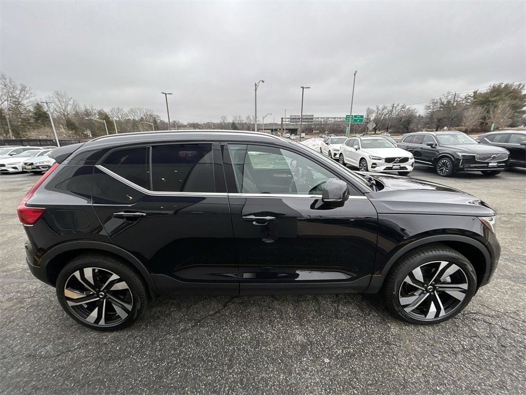 Certified 2025 Volvo XC40 B5 Plus w/ Climate Package image 9