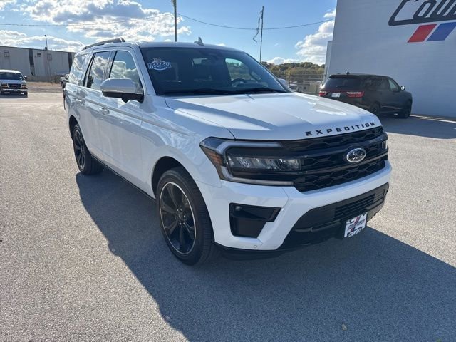 Used 2024 Ford Expedition Limited image 7