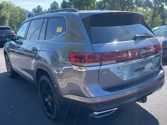 Certified 2024 Volkswagen Atlas SE w/ Black Wheel Package AWD/4WD image 10