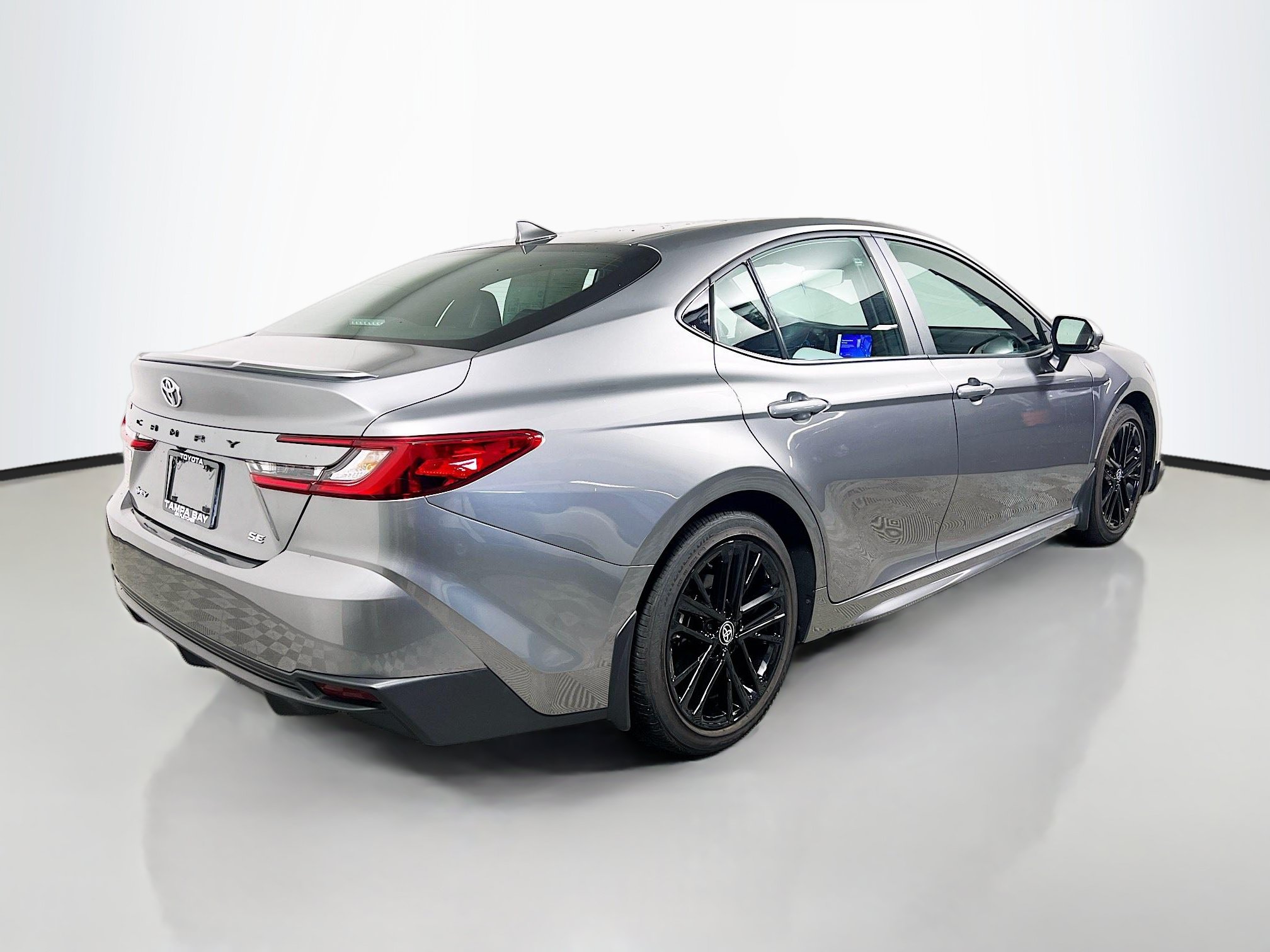 Used 2025 Toyota Camry SE FWD image 4