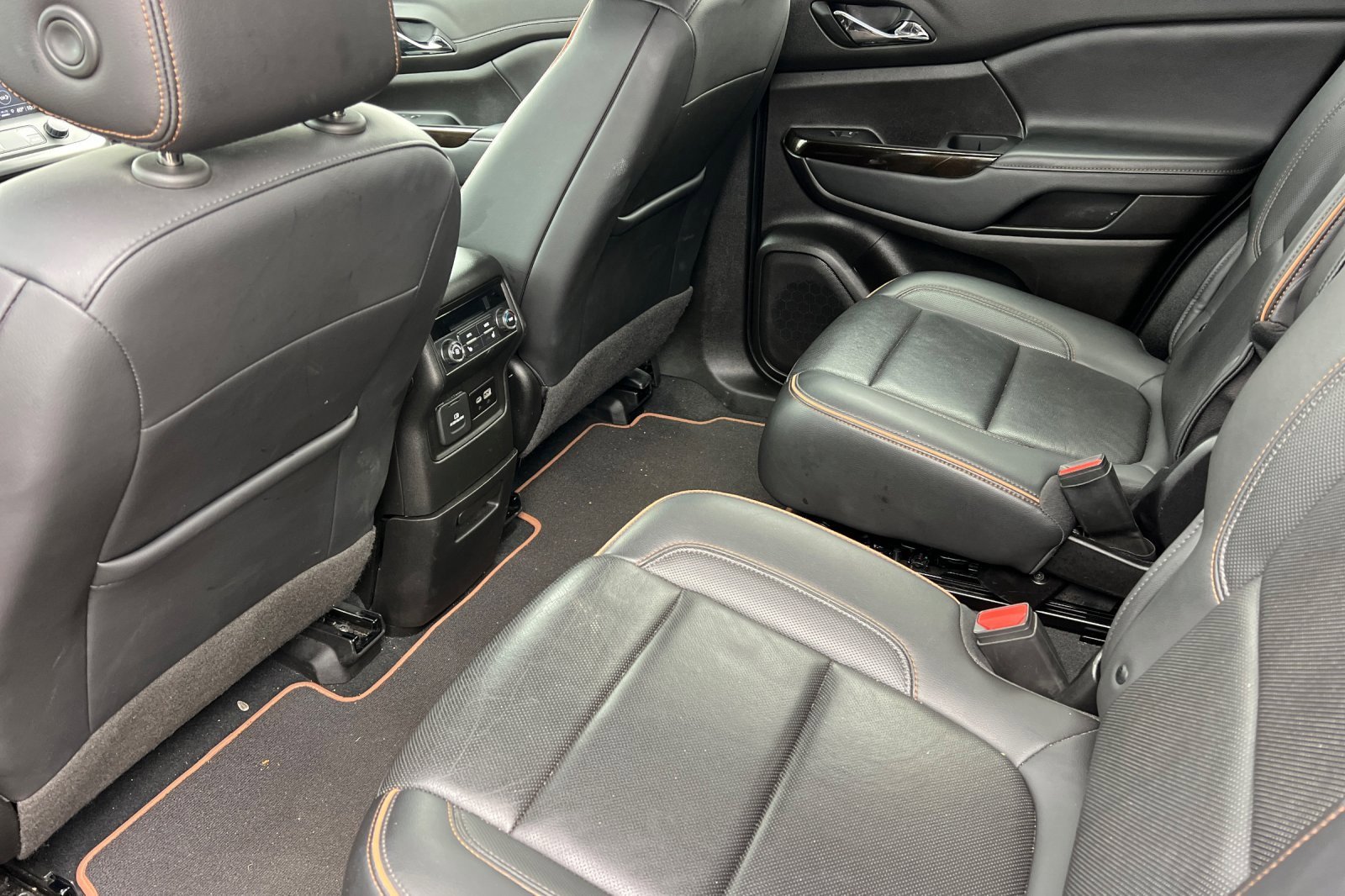 Used 2023 GMC Acadia AT4 w/ Technology Package image 14