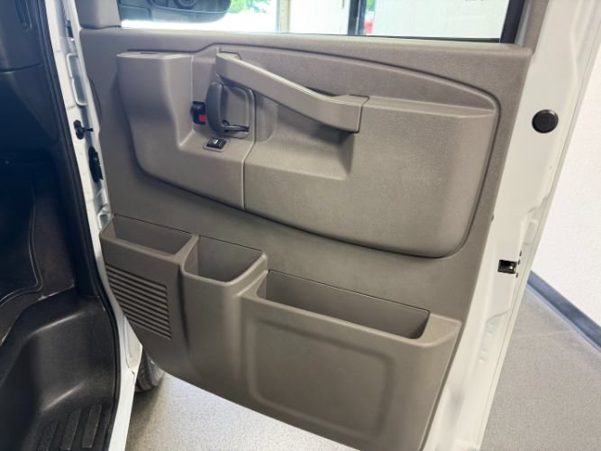 Used 2025 GMC Savana 3500 LT w/ LT Preferred Equipment Group RWD image 29