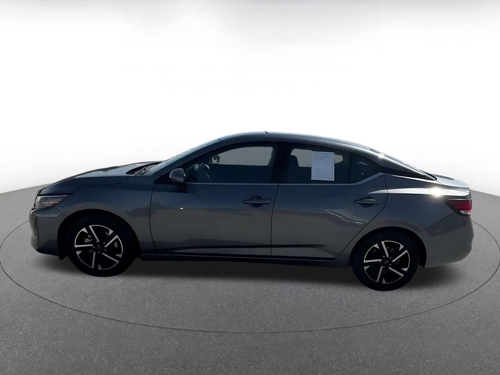 Used 2025 Nissan Sentra SV FWD image 9