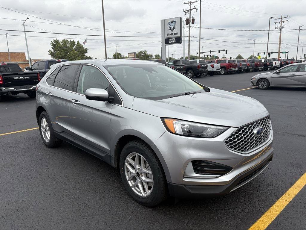 Used 2024 Ford Edge SEL image 2