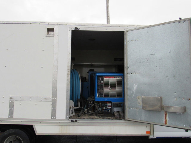 Used 2015 Chevrolet Express 4500 Extended RWD image 17
