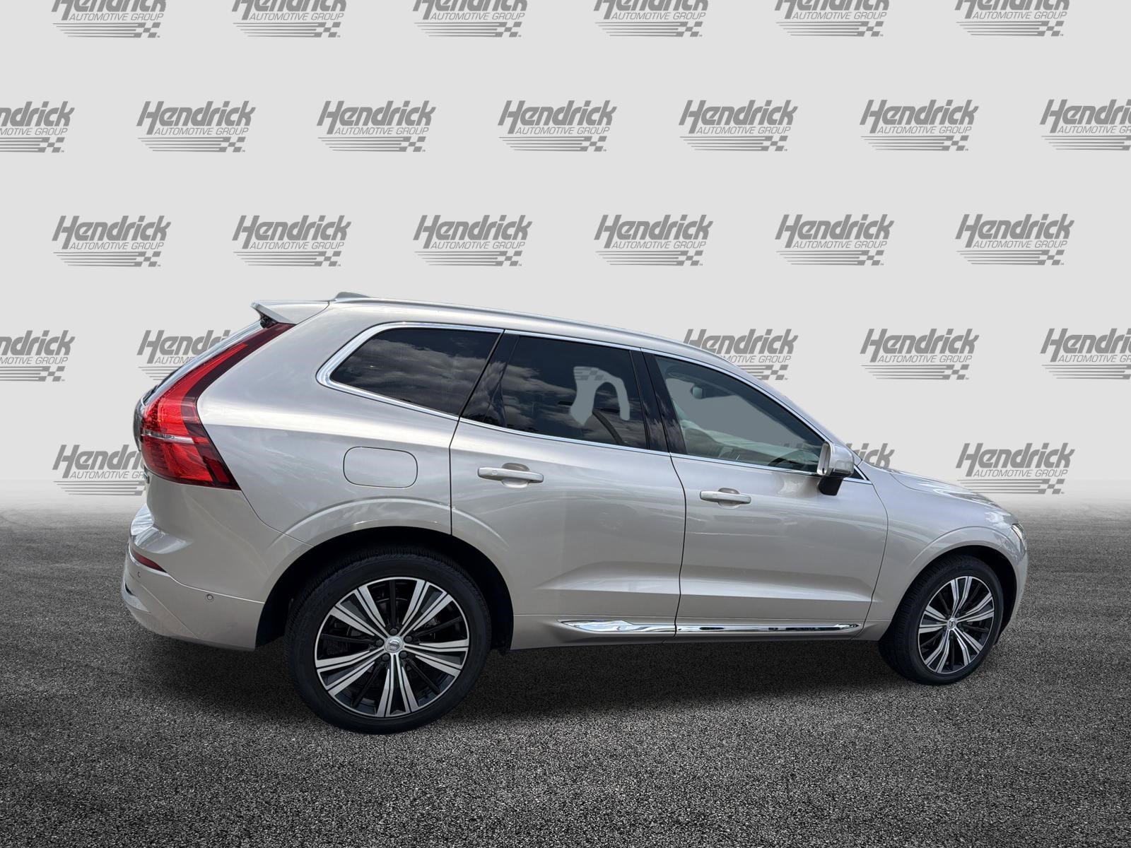 Certified 2023 Volvo XC60 B5 Plus AWD/4WD image 11