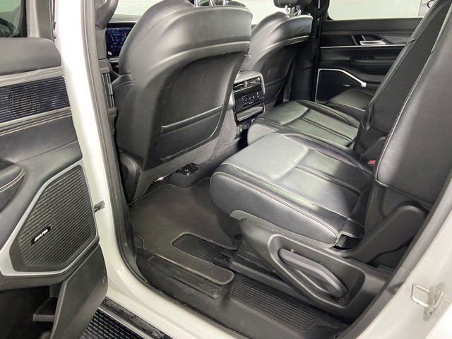 Used 2024 Jeep Wagoneer Series II w/ Flexible Seating Group image 17