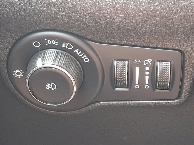 Used 2022 Jeep Compass Latitude FWD image 23