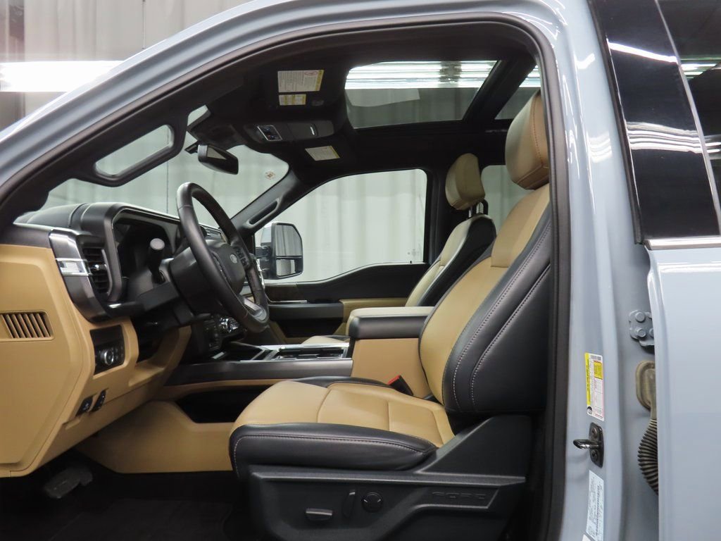 Used 2025 Ford F350 Lariat image 9