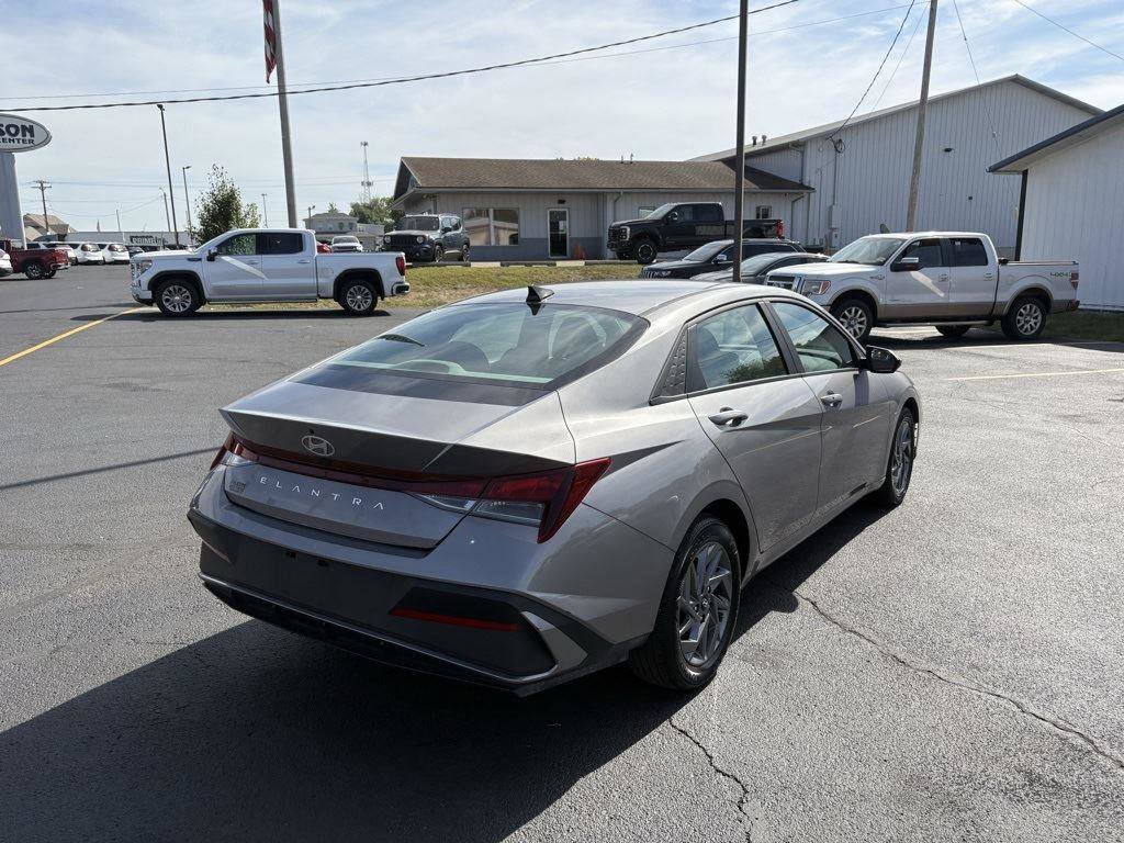 Used 2024 Hyundai Elantra SEL image 24