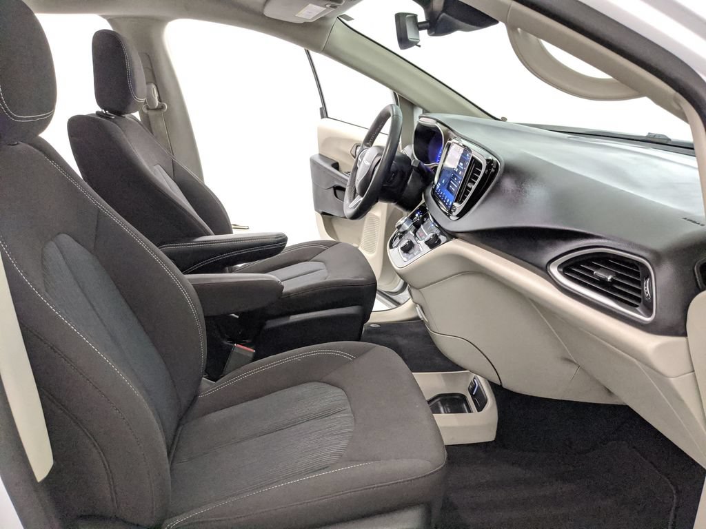 Used 2024 Chrysler Voyager LX FWD image 22