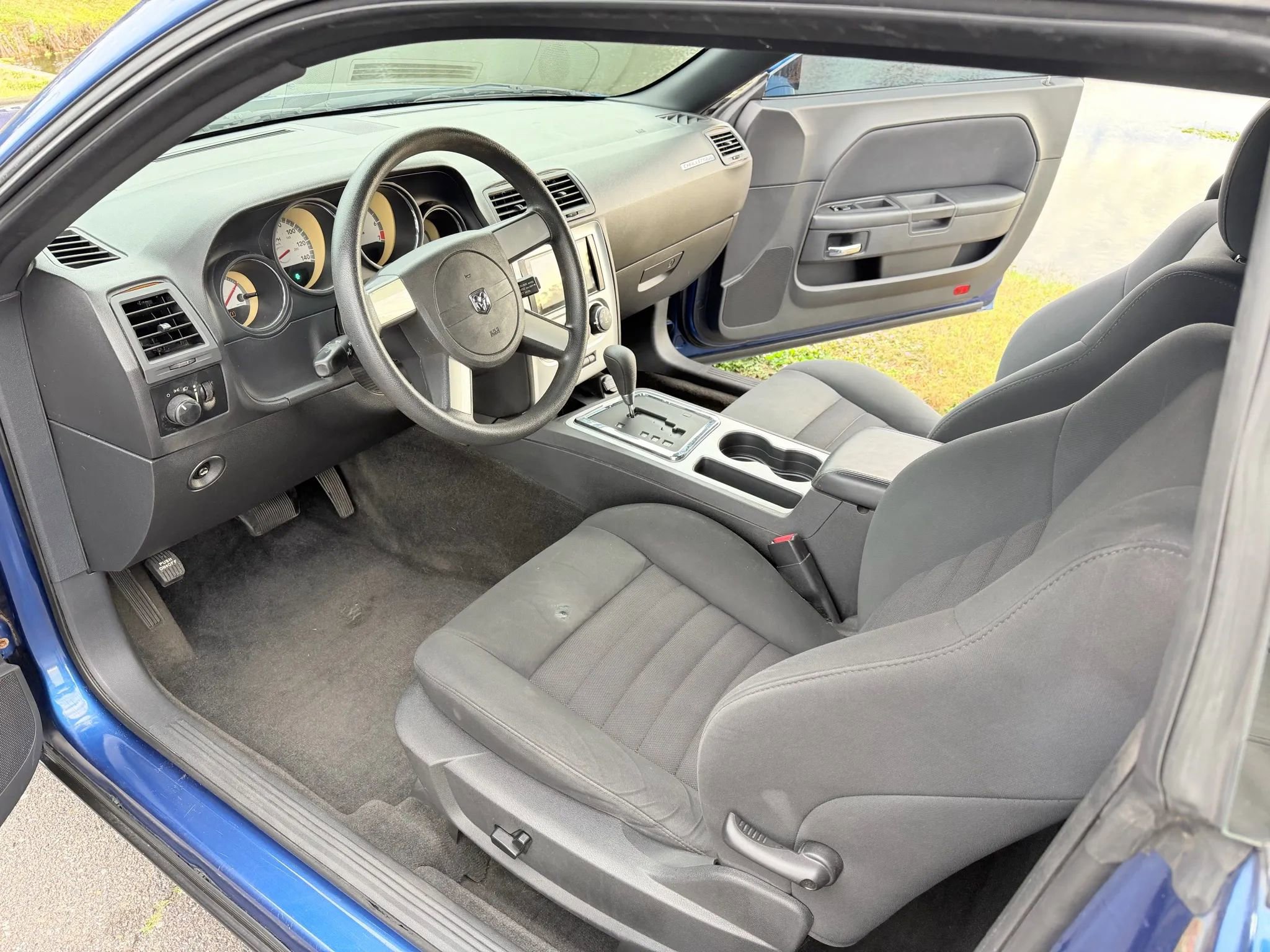 Used 2010 Dodge Challenger SE image 12