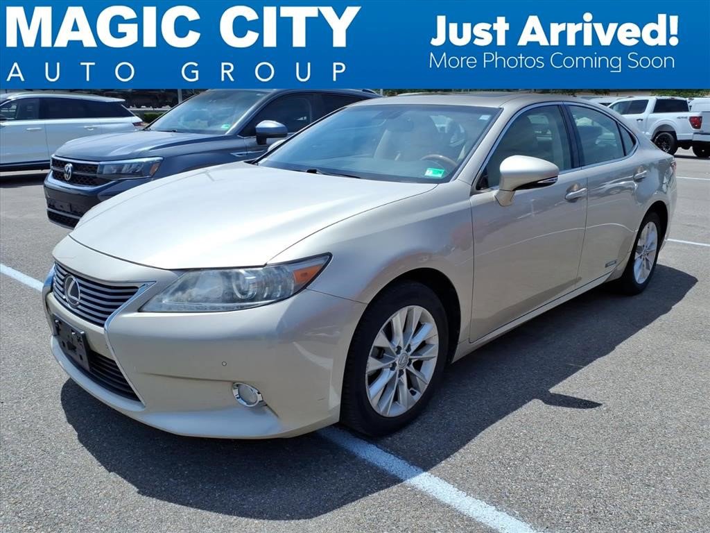 Used 2013 Lexus ES 300h FWD video 1