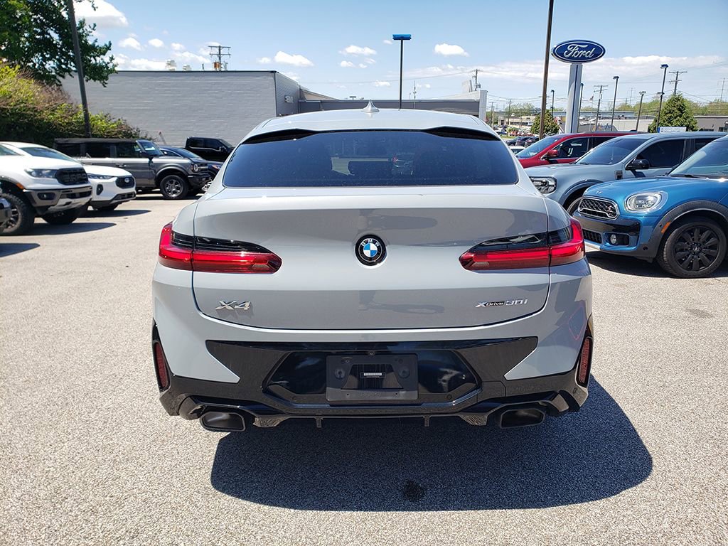Used 2023 BMW X4 xDrive30i w/ M Sport Package AWD/4WD image 4