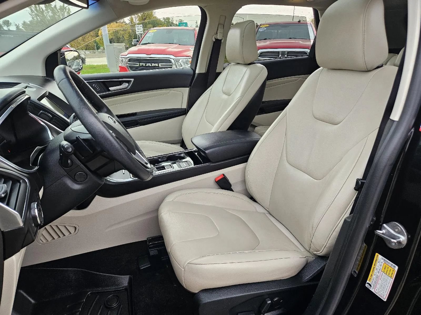 Used 2020 Ford Edge Titanium w/ Class II Trailer Tow Package AWD/4WD image 14