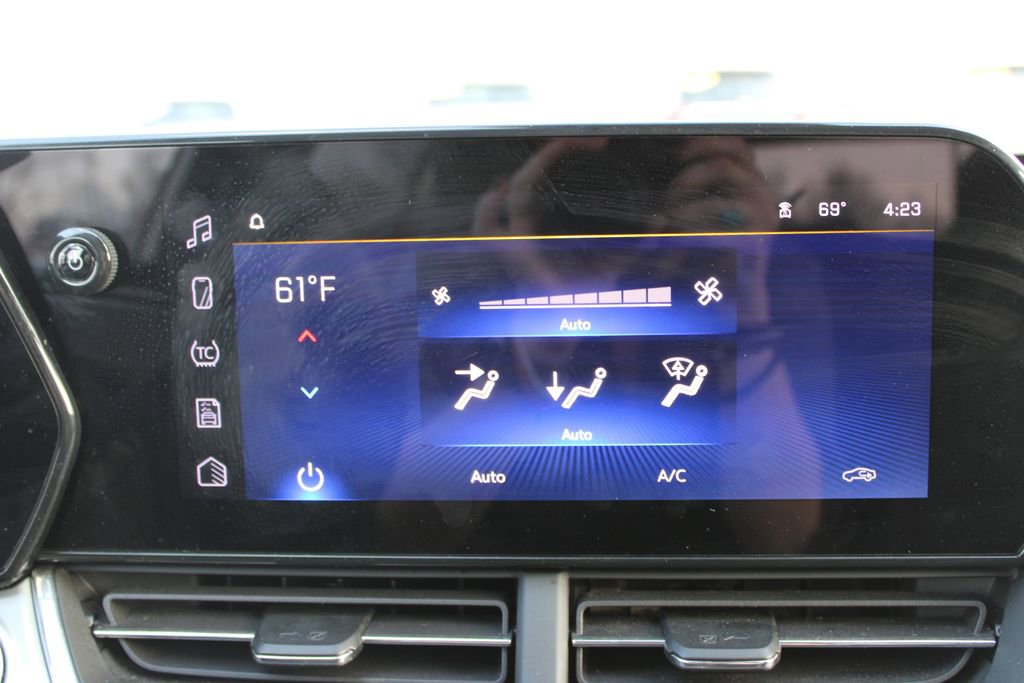 Used 2025 Chevrolet Trax LT w/ LT Convenience Package image 34