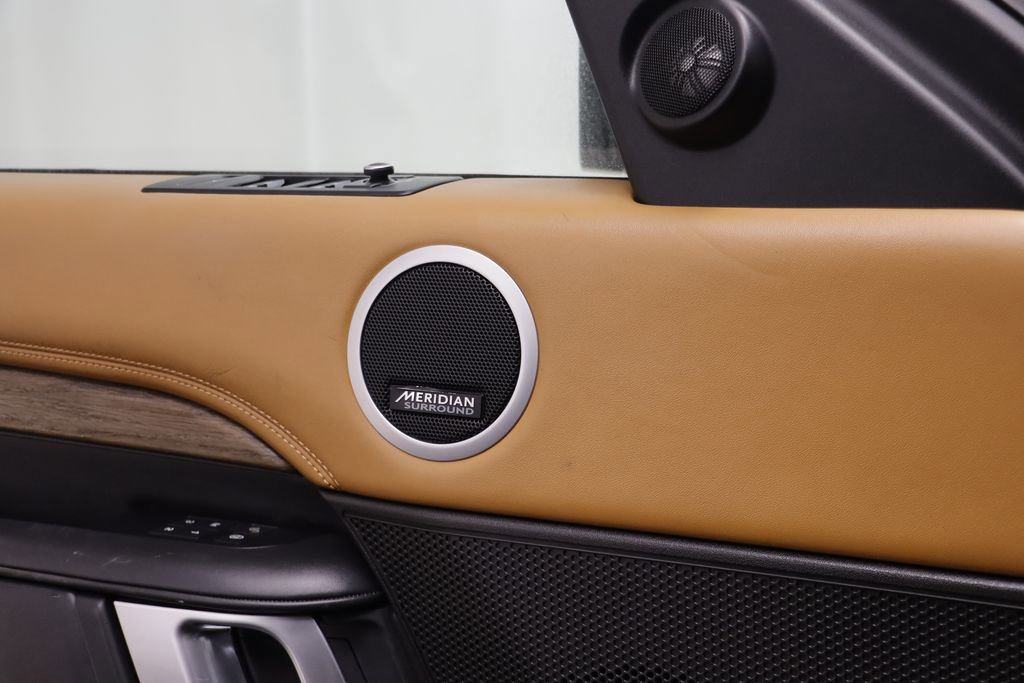 Used 2017 Land Rover Discovery HSE Luxury image 7