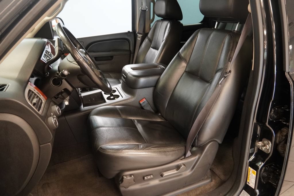 Used 2012 Chevrolet Suburban LT AWD/4WD image 4