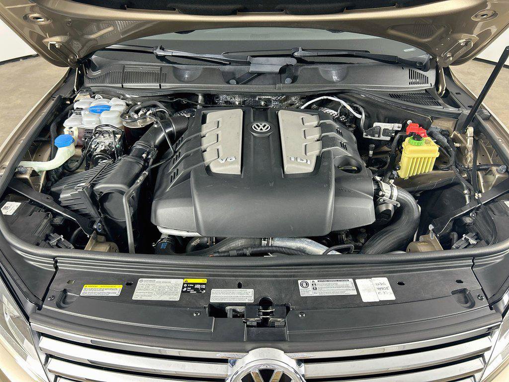 Used 2016 Volkswagen Touareg TDI AWD/4WD image 31