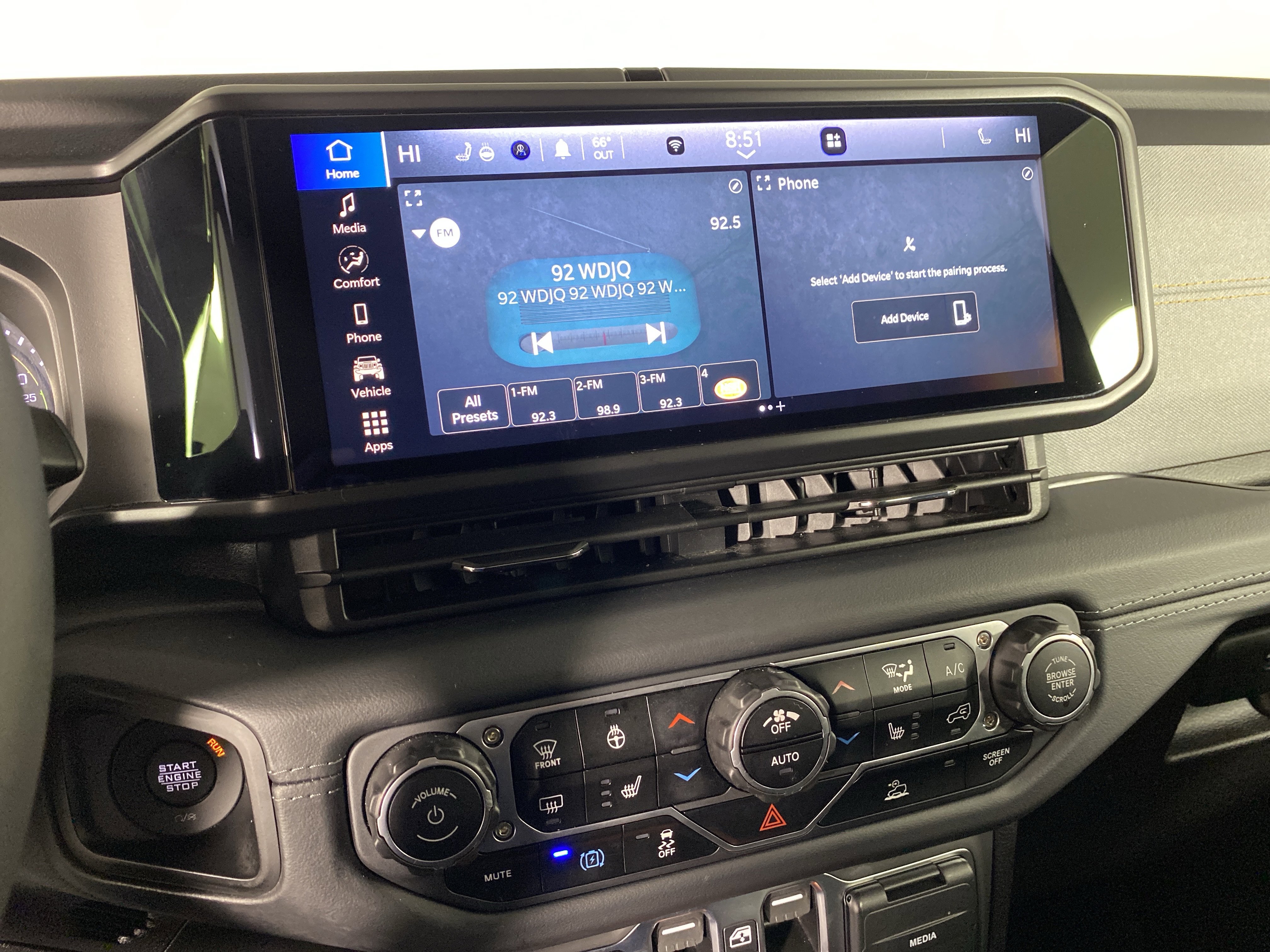 Used 2025 Jeep Wrangler Sahara AWD/4WD image 28