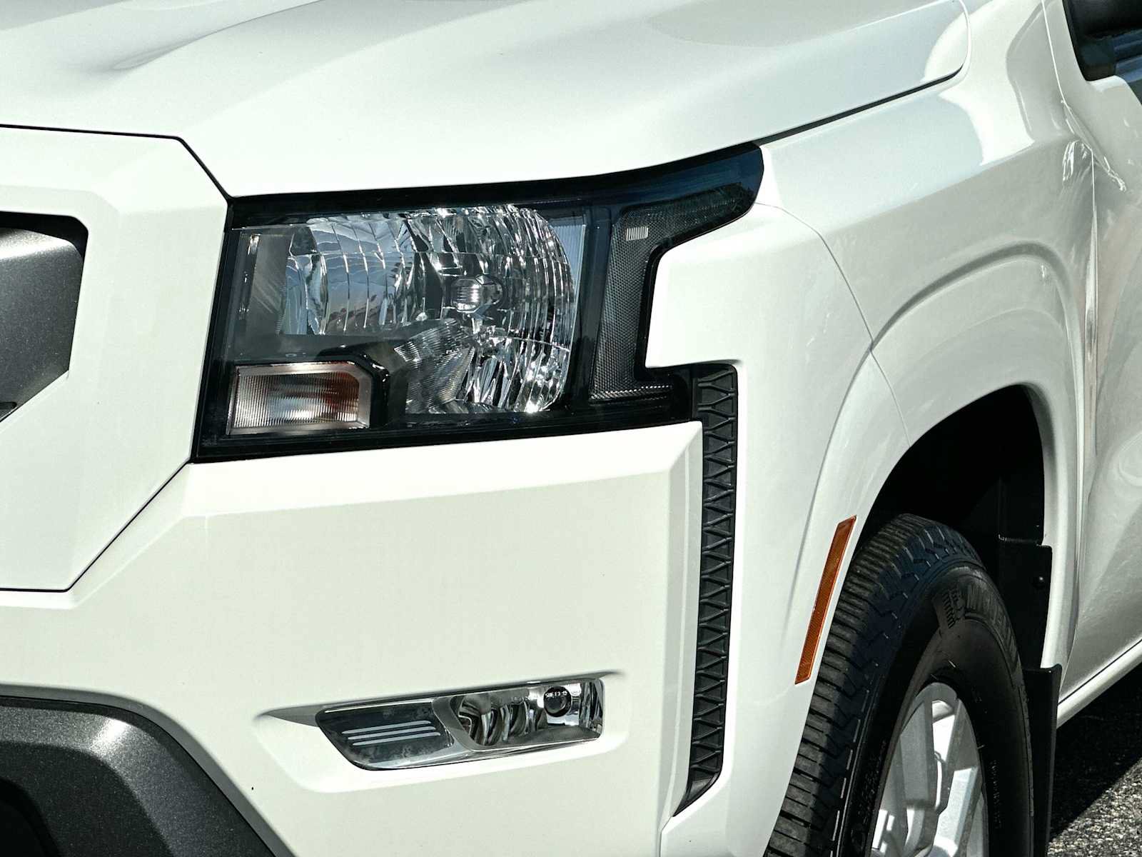 Used 2024 Nissan Frontier SV w/ SV Convenience Package RWD image 16